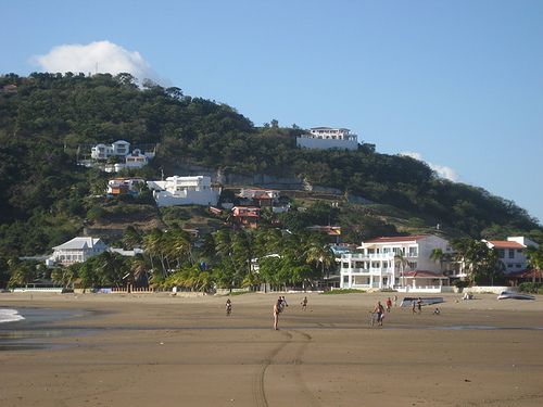 sanjuanmainbeach Town beach (photo courtesy of kate dean http://www.flickr.com/photos/katedean/)