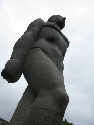 Giant statue in one of the many parks Giant statue in one of the many parks