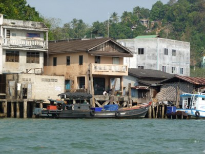 The burmese side of the river The burmese side of the river